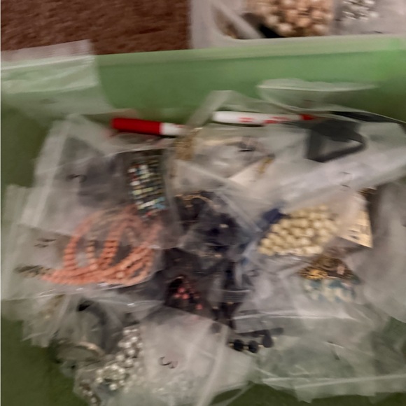 Assorted Jewelry Collection - Picture 6 of 11